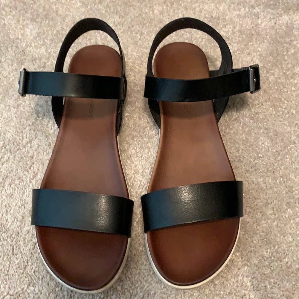 Women’s black sandals size 8